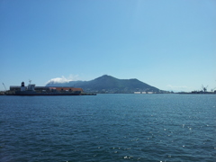 2016/08/12_函館港 万代埠頭から函館山を望む
