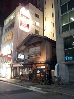 2016/12/03_銀座のビルの谷間の寿司店