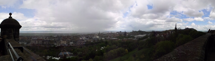2016/05/21_エディンバラ城から新市街とフォース湾を望む