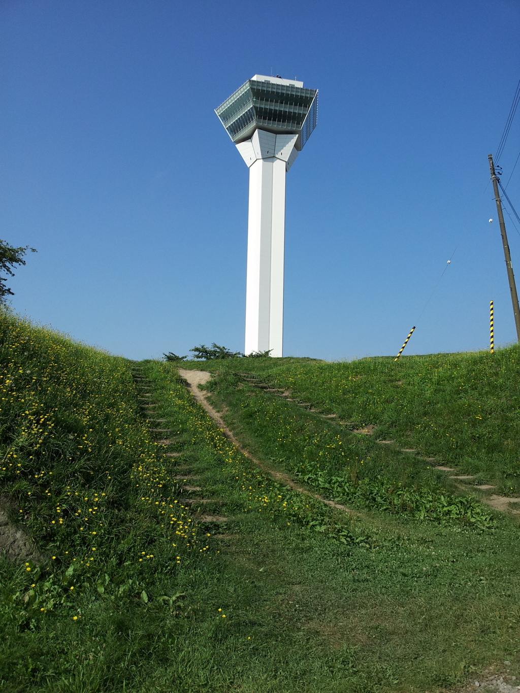 2016/08/13_五稜郭公園から五稜郭タワーを望む