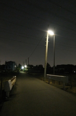 2014/05/04_夜の街灯とガードレール