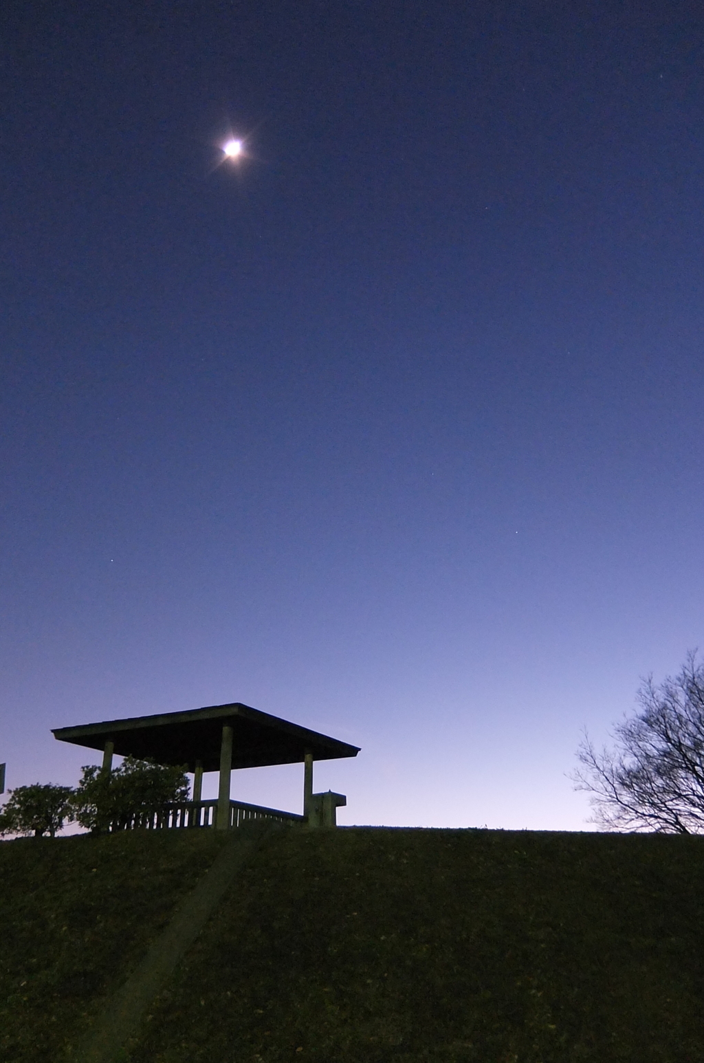 2014/12/27_夕暮れの東屋と月