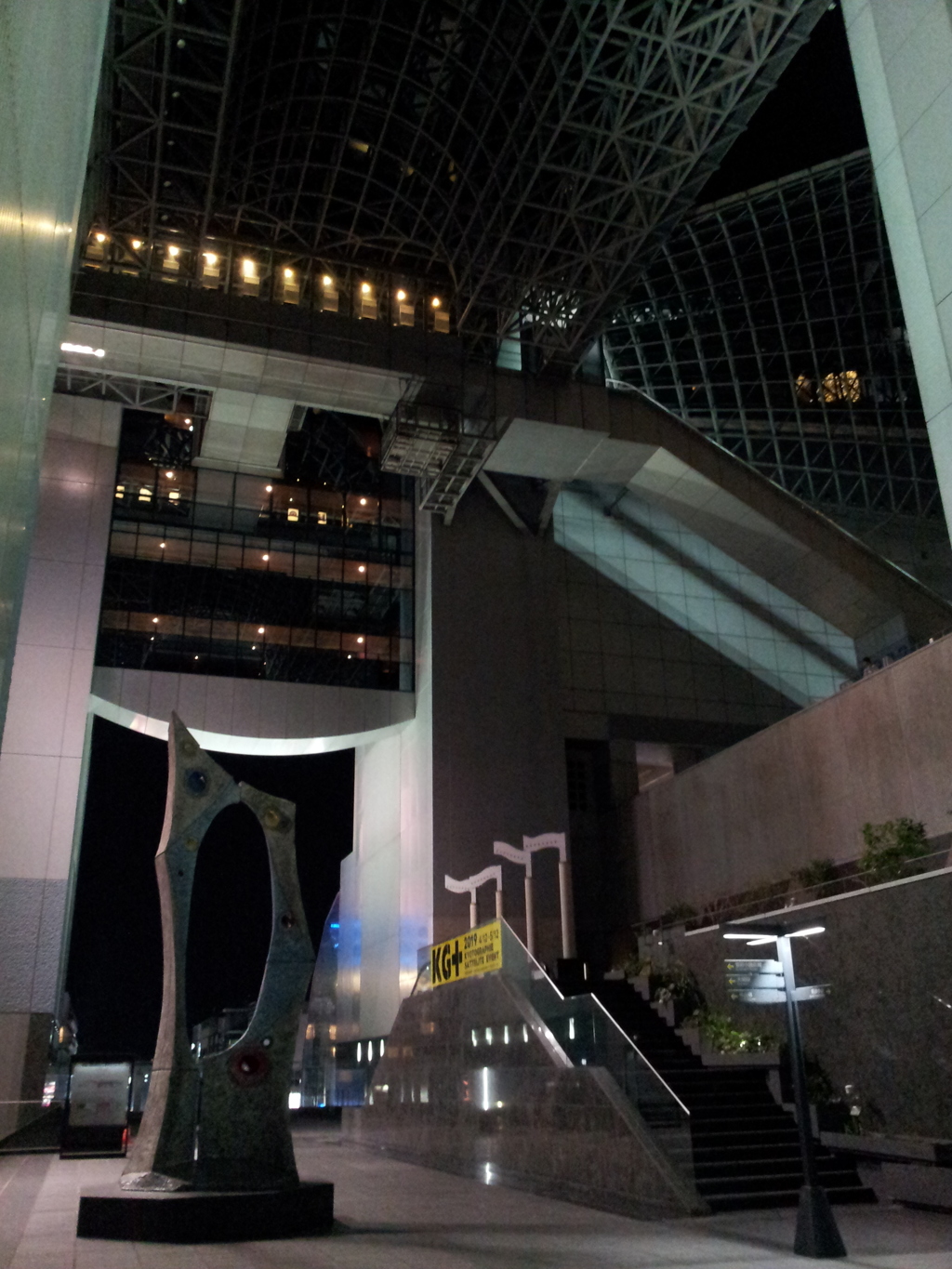 2019/04/12_夜の京都駅 烏丸小路広場