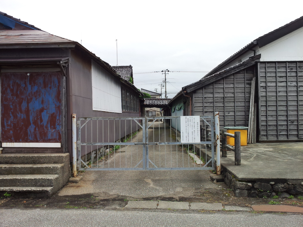 2018/06/16_米騒動発祥の地 旧十二銀行裏門