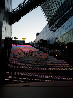 2019/04/12_京都駅 室町小路広場から大階段を望む