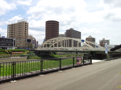 2018/07/14_木伏緑地から開運橋を望む