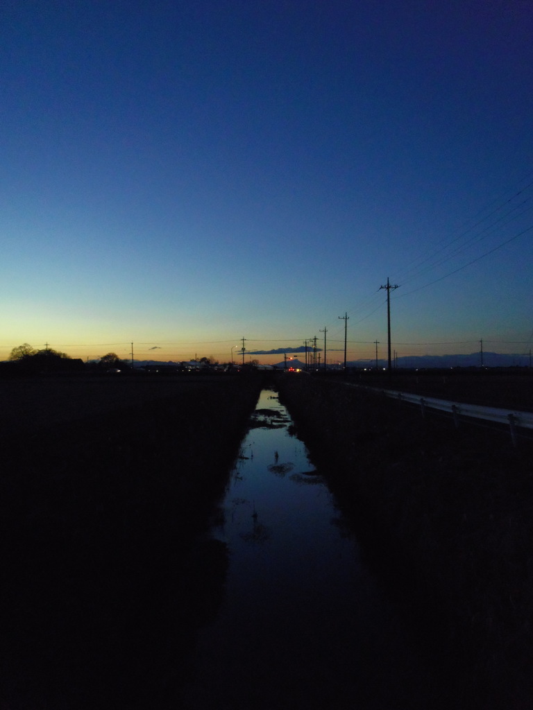 2016/12/24_用水路の夕暮れ