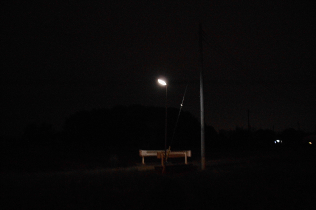 2014/05/05_夜の街灯とガードレール