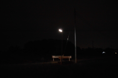 2014/05/05_夜の街灯とガードレール
