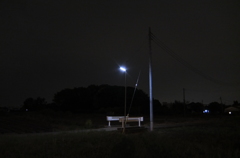 2014/05/05_夜の街灯とガードレール