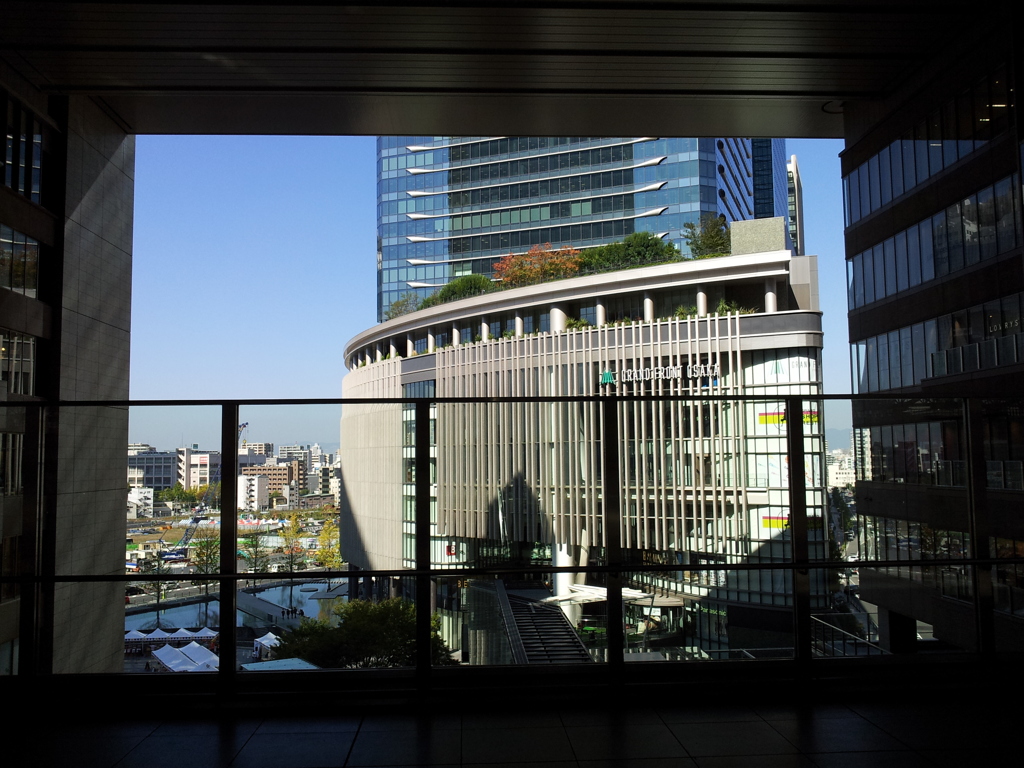 2017/10/27_大阪駅 時空（とき）の広場からの眺め