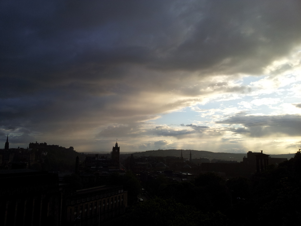 2016/05/21_カールトン・ヒルからエディンバラ市街の夕暮れを望む