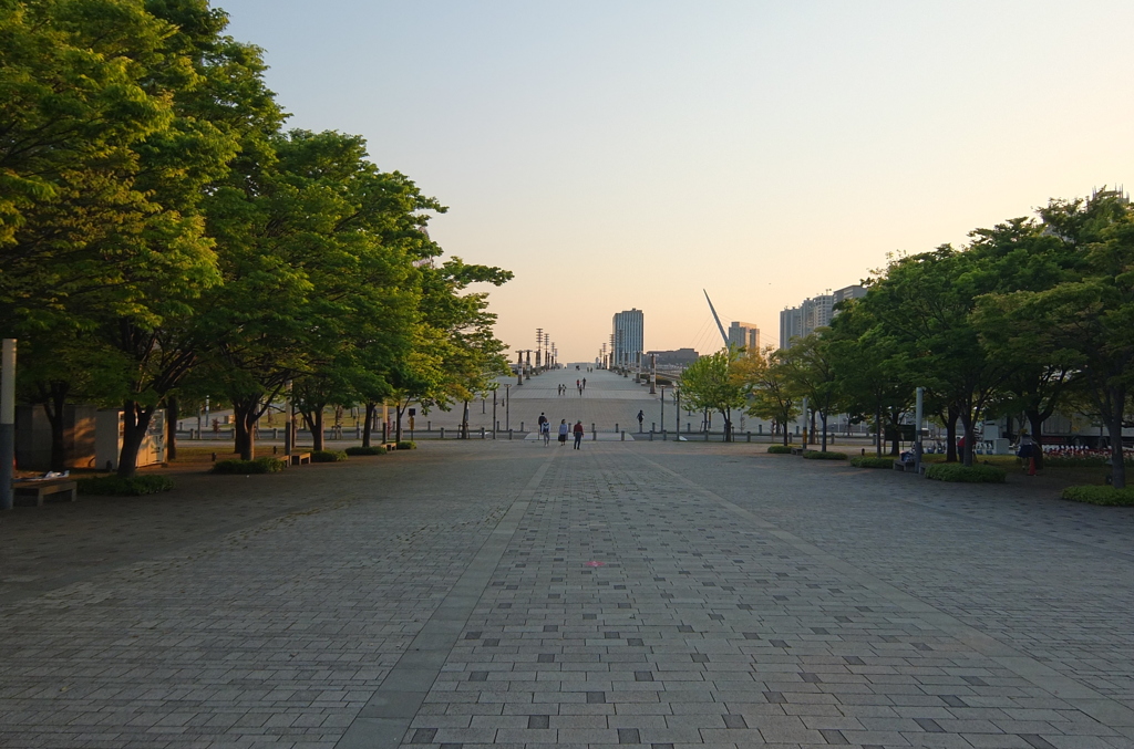 2014/04/26_夕暮れのつどい橋から夢の大橋を望む