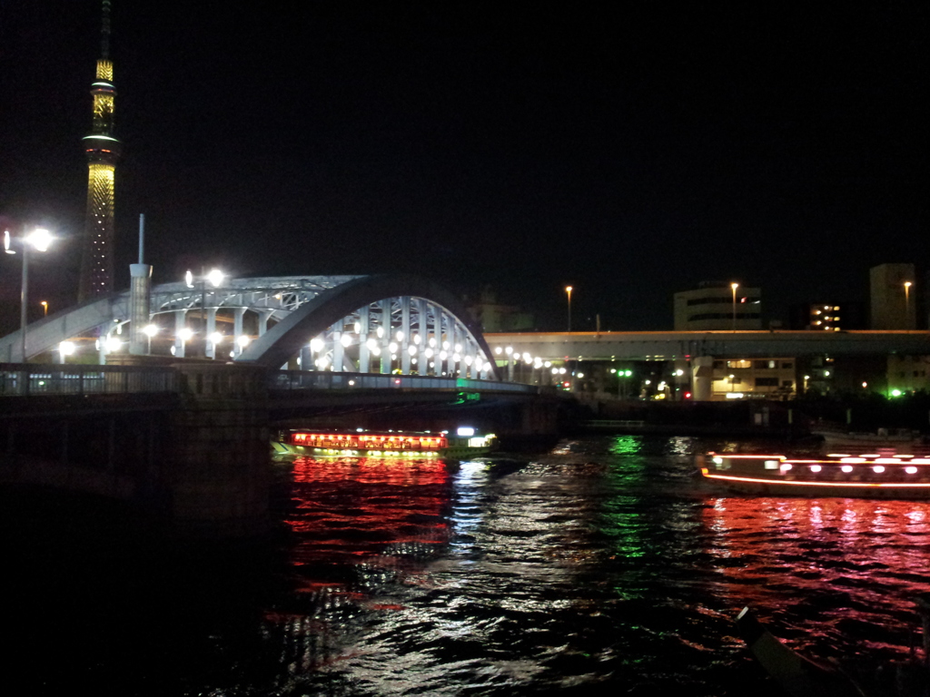 2015/10/08_夜の駒形橋とスカイツリーに屋形船