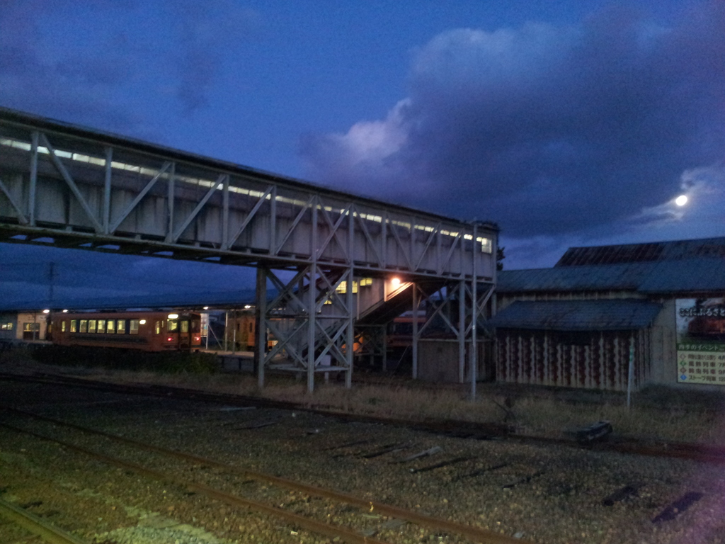 2016/11/13_夕暮れの津軽五所川原駅