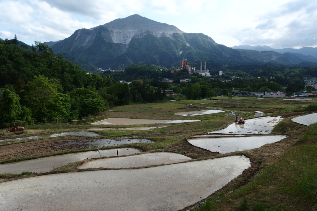 2015/05/04_寺坂棚田と武甲山