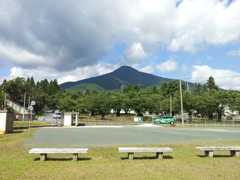 2018/09/14_大湊基地脇の広場から釜臥山を望む