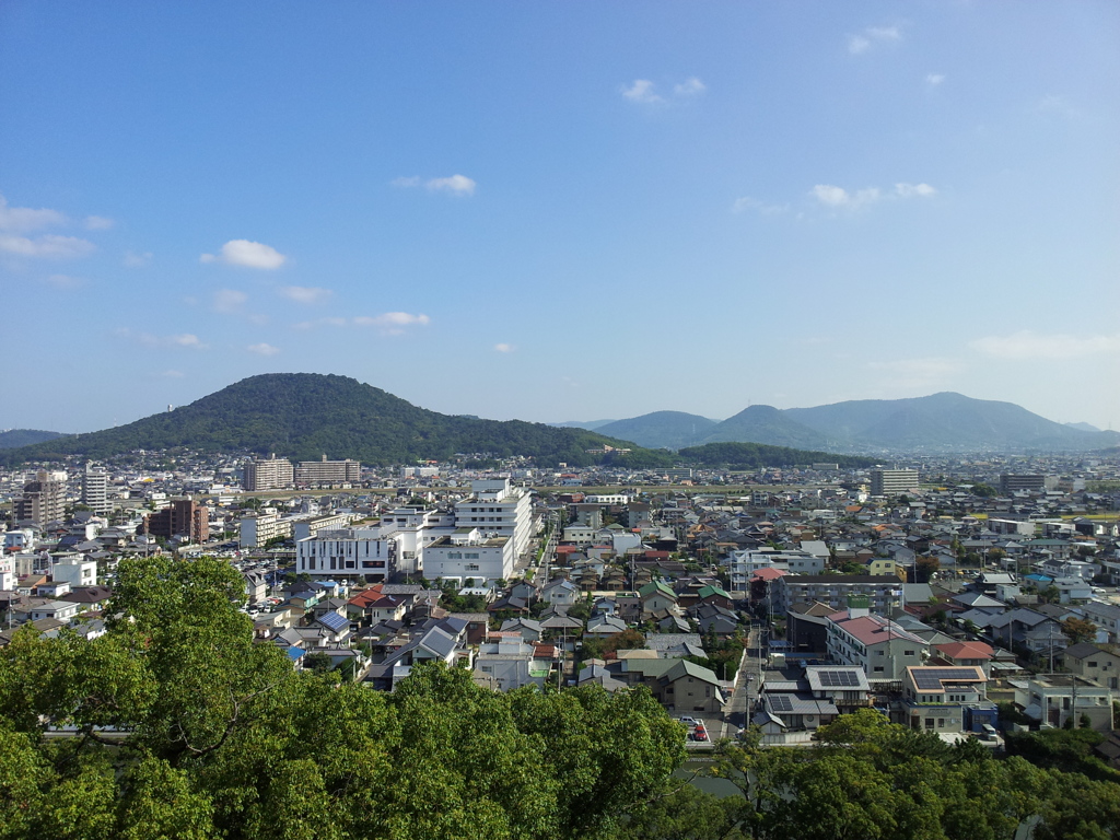 2017/10/26_丸亀城三の丸月見櫓跡から聖通寺山を望む