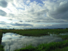 2017/05/14_溜め池に雲