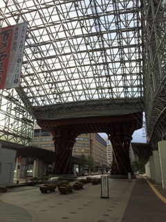 2016/05/12_金沢駅 もてなしドームと鼓門