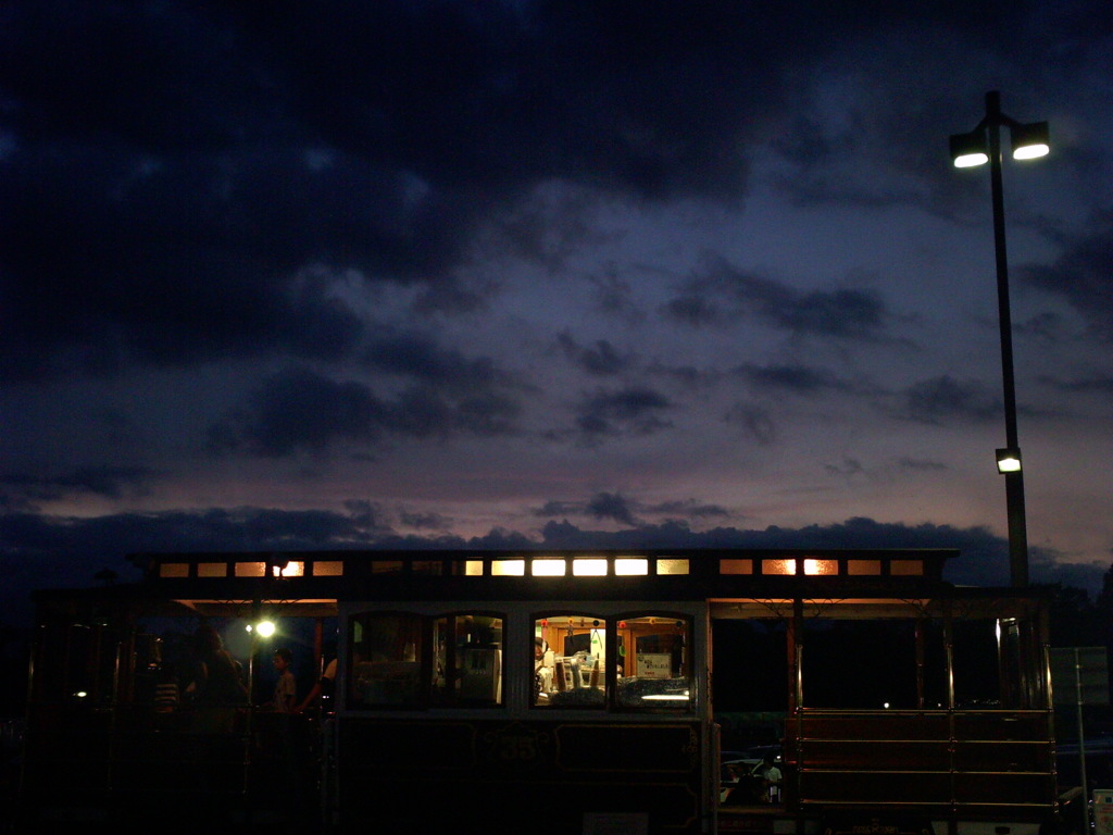 2015/08/09_夕暮れのクラシックトロリーバス