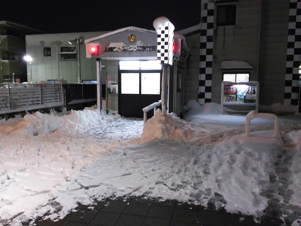 2018/01/22_雪の夜の北上尾駅前交番 
