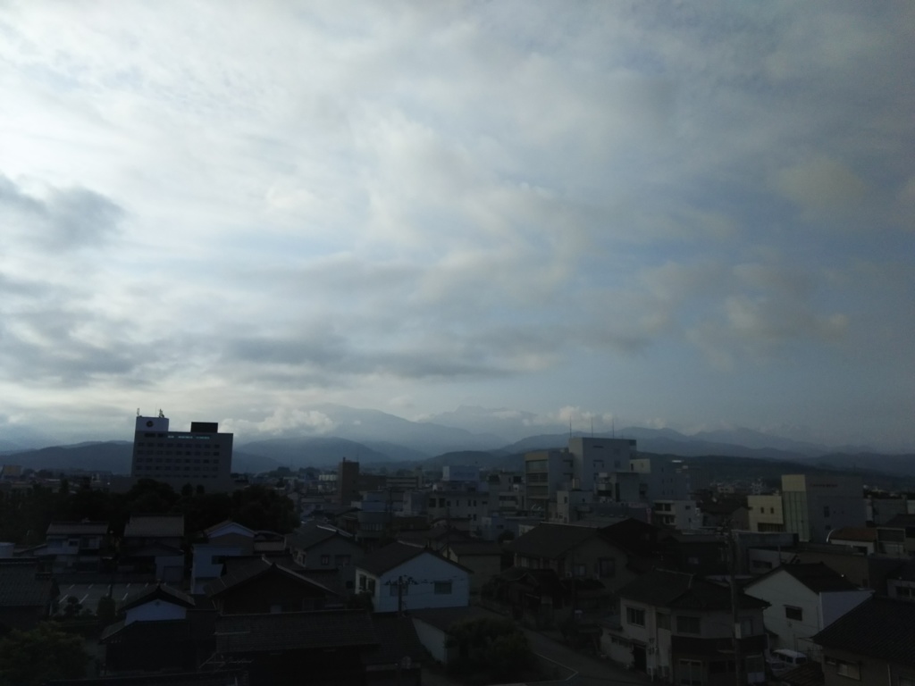 2017/06/14_宿から朝の立山連峰を望む（没カット）