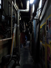 2014/04/22_夜のアメ横の路地