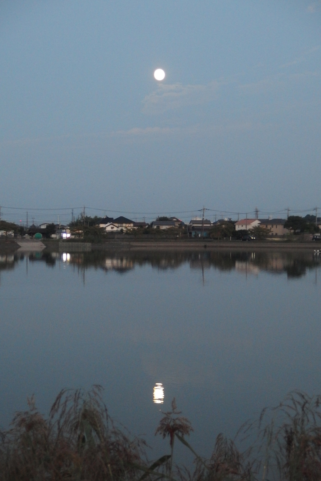 2015/09/27_伊佐沼の夕月