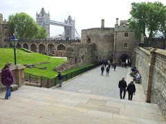 2016/05/19_ロンドン塔からタワー・ブリッジを望む