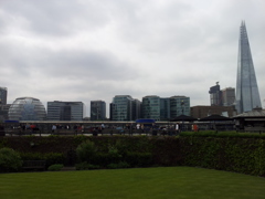 2016/05/19_ロンドン塔から現代建築物を望む
