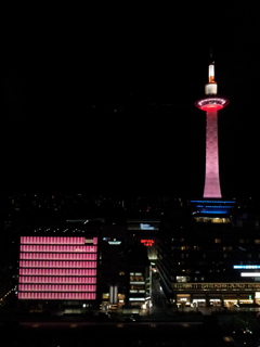 2019/04/12_京都駅 空中径路から夜の京都タワーを望む