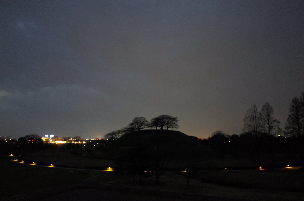 2014/12/31_夕暮れの丸墓山古墳