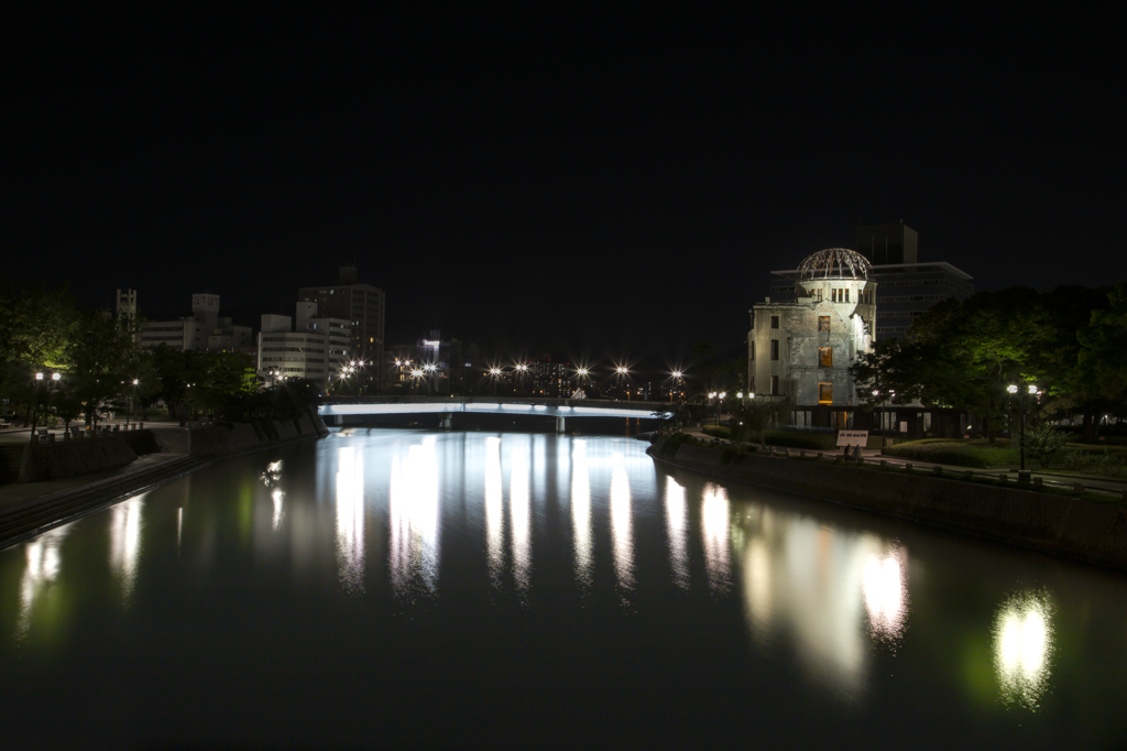 夜の原爆ドーム