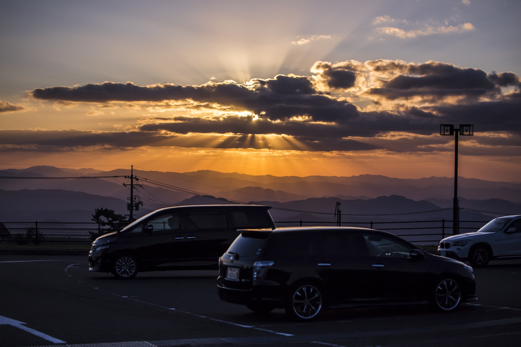 車で夕日