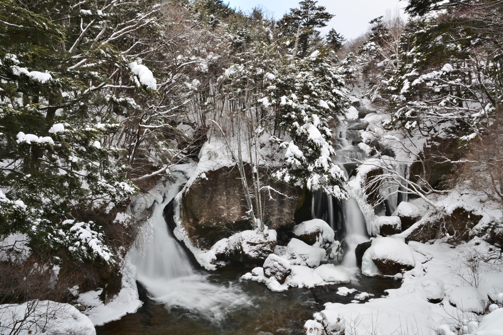 「竜頭の滝」雪景色