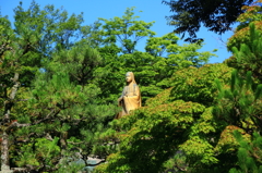 紫式部公園 -緑の中の紫式部像-