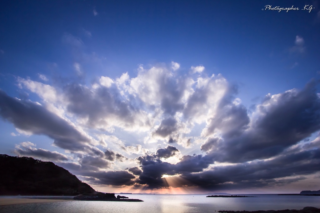 集まる雲