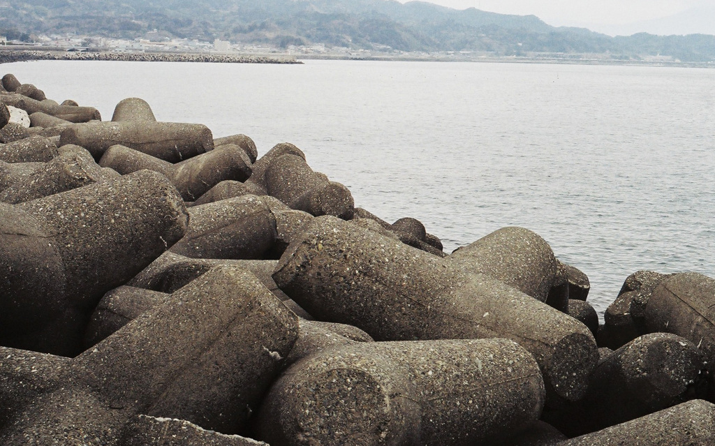 登って