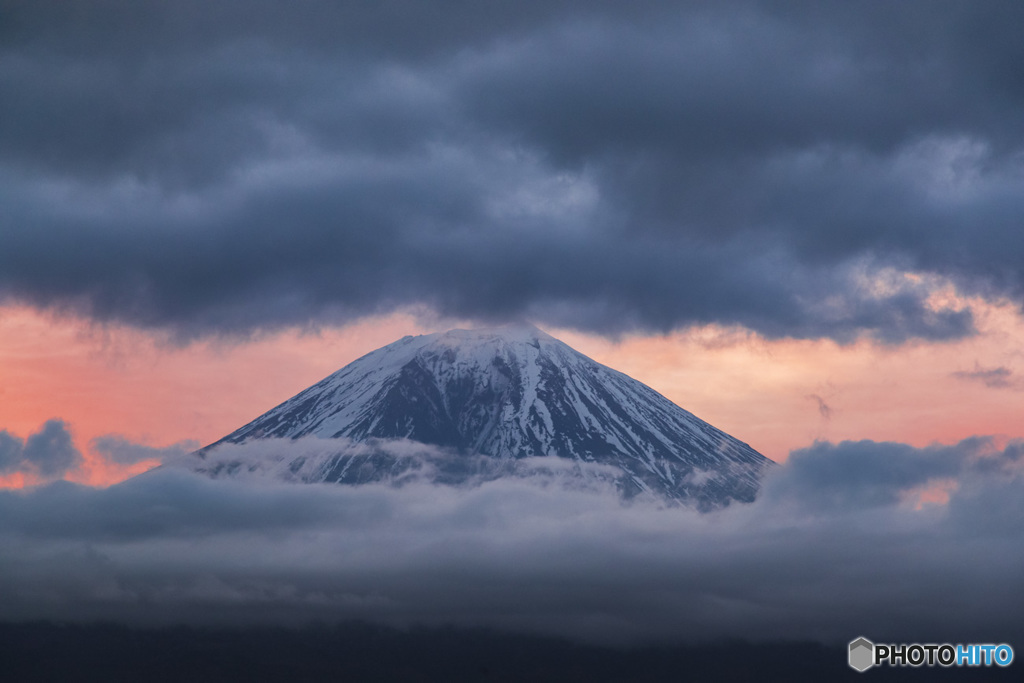 雲間の富士