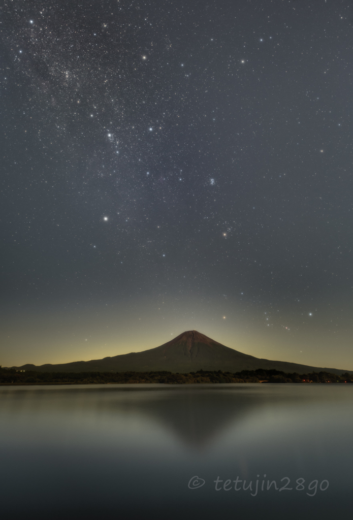 富士と冬の星座