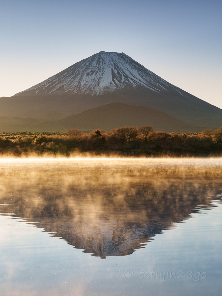 湧きたつ湖面