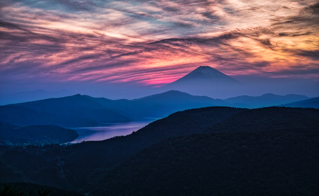 夕焼けに染まる