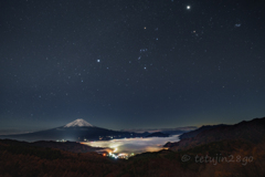 富士と冬の星座