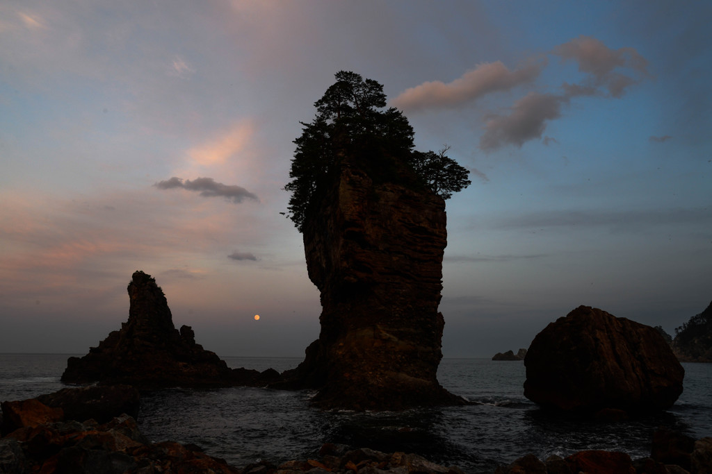 Full moon from the three kings rock