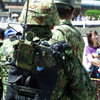 防衛の背中