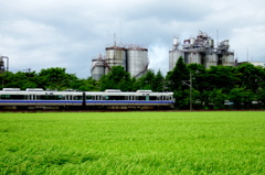 田圃・列車・工場