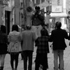 手をつなぐ家族