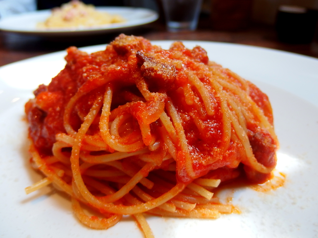 トマトソースパスタ