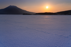 湖面の散歩道